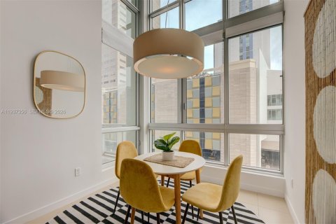 Condominio en alquiler en Miami, Florida, 1 dormitorio, 73.02 m2 № 1995231 - foto 7