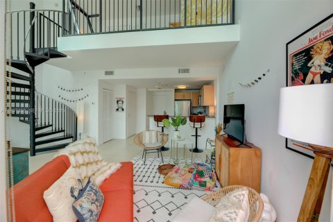 Condominio en alquiler en Miami, Florida, 1 dormitorio, 73.02 m2 № 1995231 - foto 4