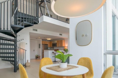 Condominio en alquiler en Miami, Florida, 1 dormitorio, 73.02 m2 № 1995231 - foto 8