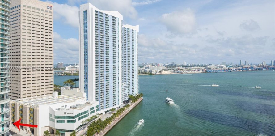 Condominio en Miami, Florida, 1 dormitorio  № 1995231