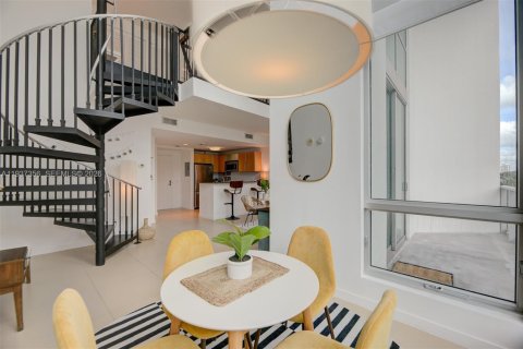 Condominio en alquiler en Miami, Florida, 1 dormitorio, 73.02 m2 № 1995231 - foto 6