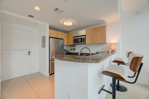 Condominio en alquiler en Miami, Florida, 1 dormitorio, 73.02 m2 № 1995231 - foto 11