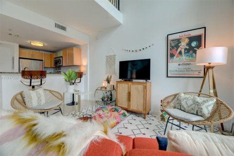 Condominio en alquiler en Miami, Florida, 1 dormitorio, 73.02 m2 № 1995231 - foto 13