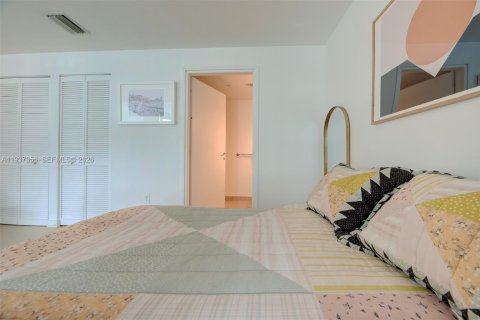 Condominio en alquiler en Miami, Florida, 1 dormitorio, 73.02 m2 № 1995231 - foto 20