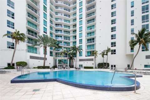 Condominio en alquiler en Miami, Florida, 1 dormitorio, 73.02 m2 № 1995231 - foto 24