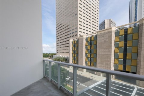 Condominio en alquiler en Miami, Florida, 1 dormitorio, 73.02 m2 № 1995231 - foto 27