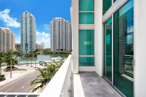 Condominio en alquiler en Miami, Florida, 1 dormitorio, 73.02 m2 № 1995231 - foto 26