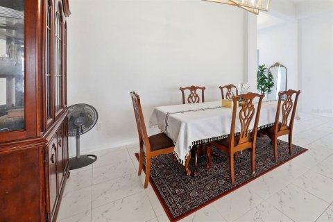 Villa ou maison à vendre à Wesley Chapel, Floride: 5 chambres, 415.46 m2 № 2134733 - photo 18