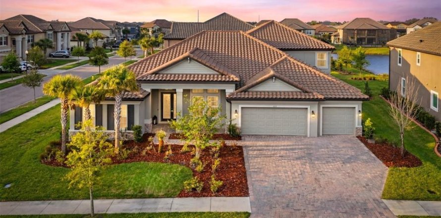 Villa ou maison à Wesley Chapel, Floride 5 chambres, 415.46 m2 № 2134733