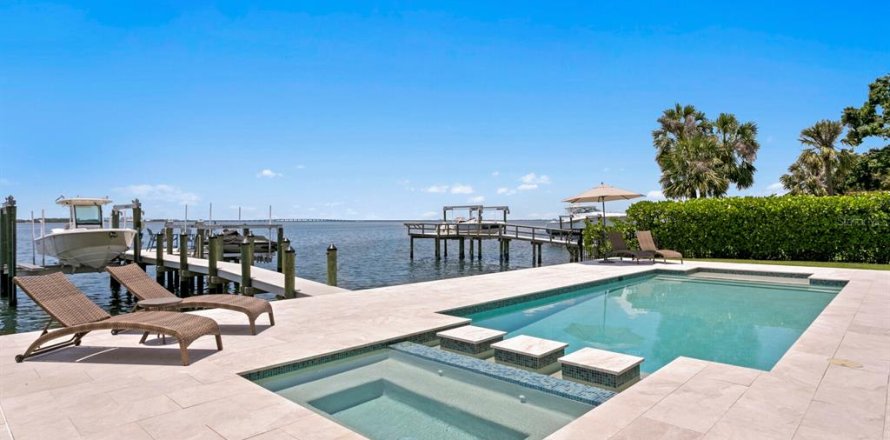Casa en Tampa, Florida 6 dormitorios, 610.93 m2 № 1761152