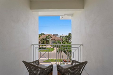 Casa en venta en Tampa, Florida, 6 dormitorios, 610.93 m2 № 1761152 - foto 25