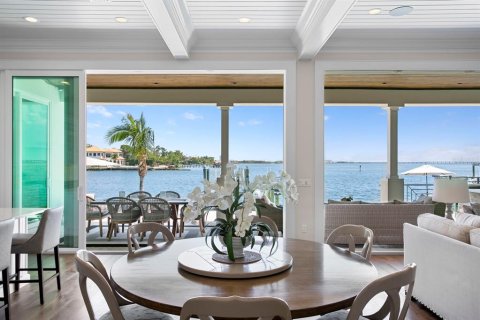 Casa en venta en Tampa, Florida, 6 dormitorios, 610.93 m2 № 1761152 - foto 9
