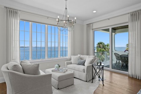 Casa en venta en Tampa, Florida, 6 dormitorios, 610.93 m2 № 1761152 - foto 27