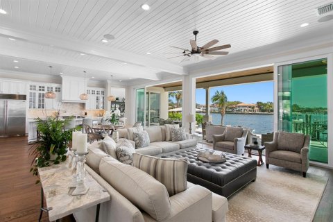 Casa en venta en Tampa, Florida, 6 dormitorios, 610.93 m2 № 1761152 - foto 7