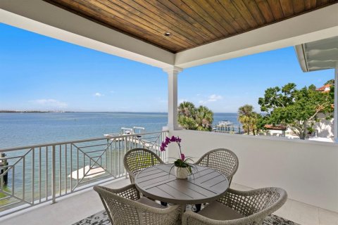 Casa en venta en Tampa, Florida, 6 dormitorios, 610.93 m2 № 1761152 - foto 28