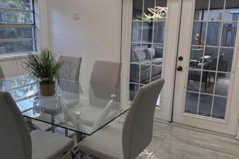 Villa ou maison à louer à Hollywood, Floride: 3 chambres, 122.54 m2 № 1887344 - photo 21