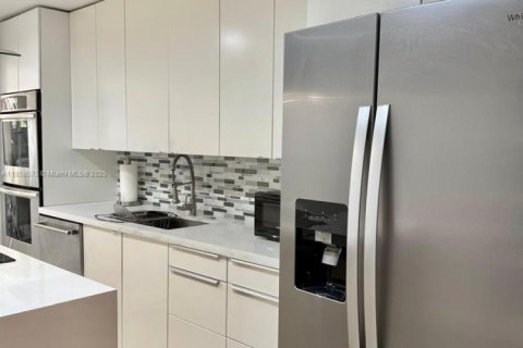 Villa ou maison à louer à Hollywood, Floride: 3 chambres, 122.54 m2 № 1887344 - photo 14