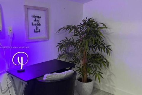 Villa ou maison à louer à Hollywood, Floride: 3 chambres, 122.54 m2 № 1887344 - photo 19