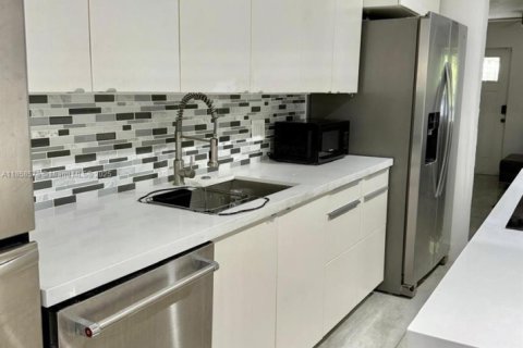 Villa ou maison à louer à Hollywood, Floride: 3 chambres, 122.54 m2 № 1887344 - photo 13