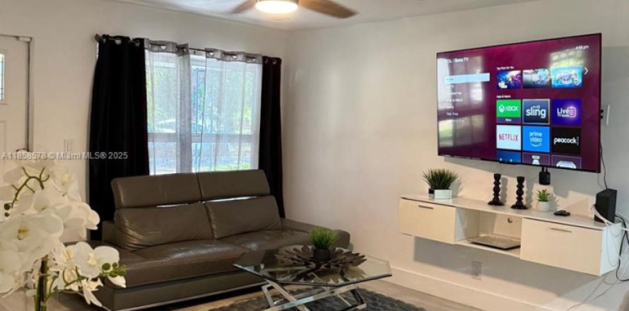 Villa ou maison à Hollywood, Floride 3 chambres, 122.54 m2 № 1887344