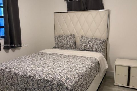 Villa ou maison à louer à Hollywood, Floride: 3 chambres, 122.54 m2 № 1887344 - photo 9