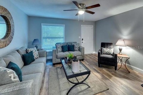 House in Nokomis, Florida 3 bedrooms, 134.71 sq.m. № 2207335 - photo 16