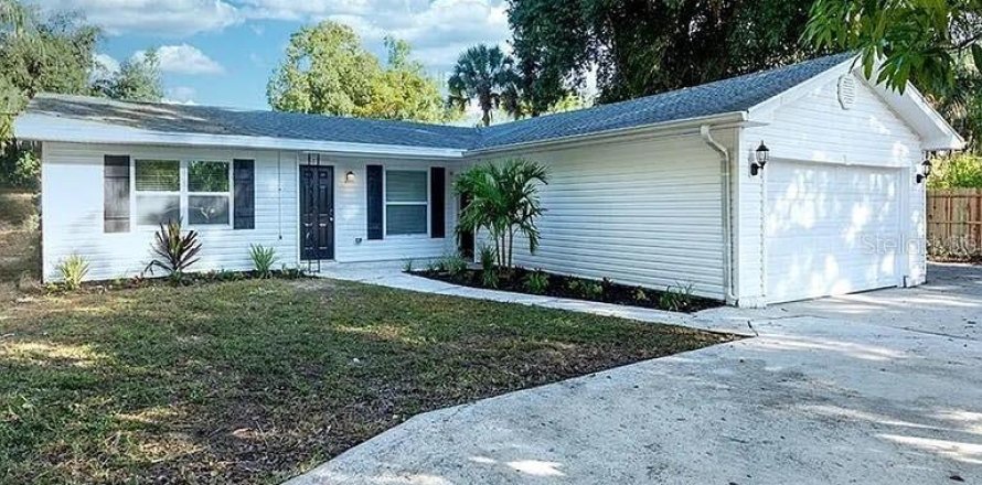 House in Nokomis, Florida 3 bedrooms, 134.71 sq.m. № 2207335