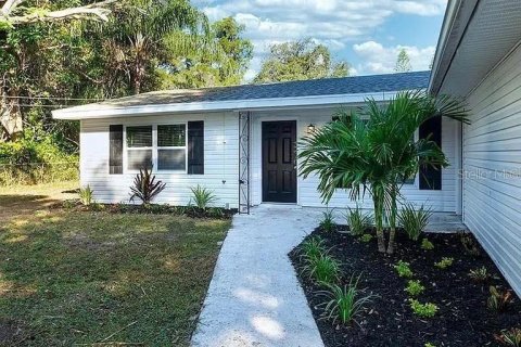 House in Nokomis, Florida 3 bedrooms, 134.71 sq.m. № 2207335 - photo 2