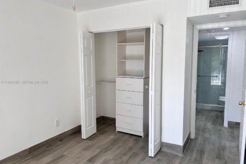 Condo in Miami, Florida, 2 bedrooms  № 2043303 - photo 10