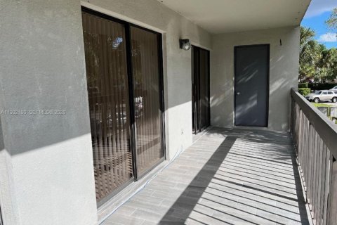 Condo in Miami, Florida, 2 bedrooms  № 2043303 - photo 28