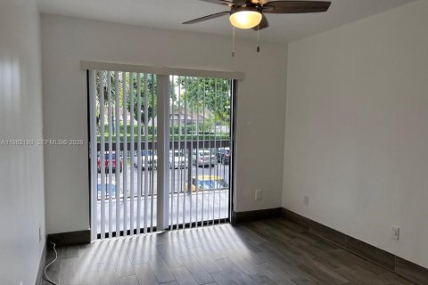 Condo in Miami, Florida, 2 bedrooms  № 2043303 - photo 11