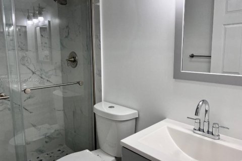Condo in Miami, Florida, 2 bedrooms  № 2043303 - photo 5