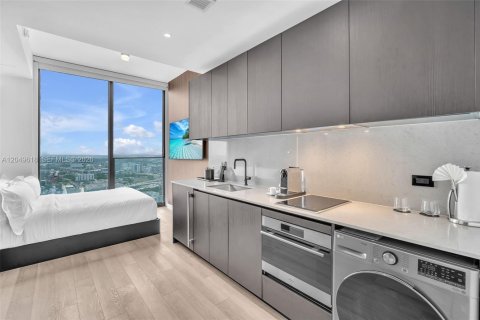 Condo in Miami, Florida № 2251084 - photo 2
