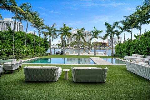Casa en alquiler en Miami Beach, Florida, 5 dormitorios, 483.09 m2 № 2079379 - foto 14