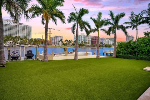 Casa en alquiler en Miami Beach, Florida, 5 dormitorios, 483.09 m2 № 2079379 - foto 15