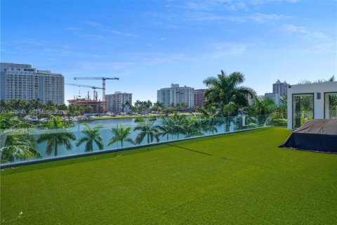 Casa en alquiler en Miami Beach, Florida, 5 dormitorios, 483.09 m2 № 2079379 - foto 10