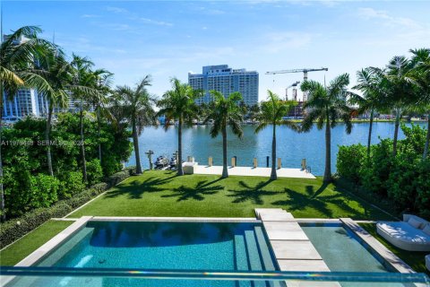 Casa en alquiler en Miami Beach, Florida, 5 dormitorios, 483.09 m2 № 2079379 - foto 13