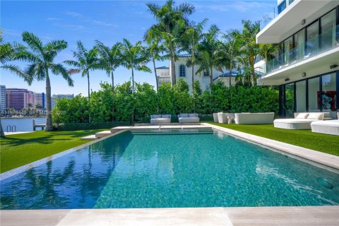 Casa en alquiler en Miami Beach, Florida, 5 dormitorios, 483.09 m2 № 2079379 - foto 9