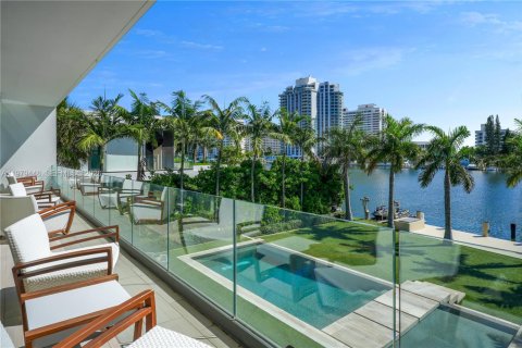 Casa en alquiler en Miami Beach, Florida, 5 dormitorios, 483.09 m2 № 2079379 - foto 12