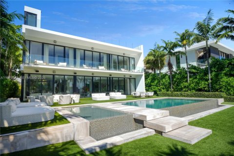 Casa en alquiler en Miami Beach, Florida, 5 dormitorios, 483.09 m2 № 2079379 - foto 2