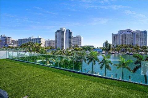 Casa en alquiler en Miami Beach, Florida, 5 dormitorios, 483.09 m2 № 2079379 - foto 11