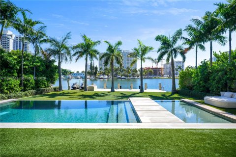 Casa en alquiler en Miami Beach, Florida, 5 dormitorios, 483.09 m2 № 2079379 - foto 7