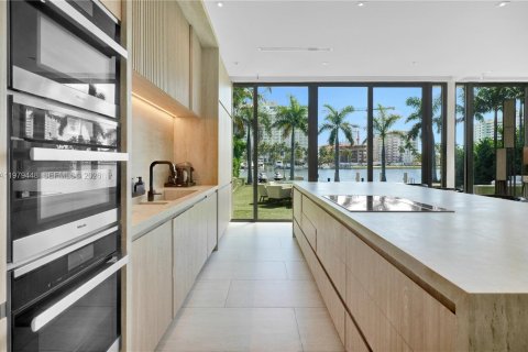 Casa en alquiler en Miami Beach, Florida, 5 dormitorios, 483.09 m2 № 2079379 - foto 27