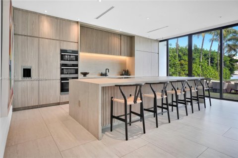Casa en alquiler en Miami Beach, Florida, 5 dormitorios, 483.09 m2 № 2079379 - foto 26