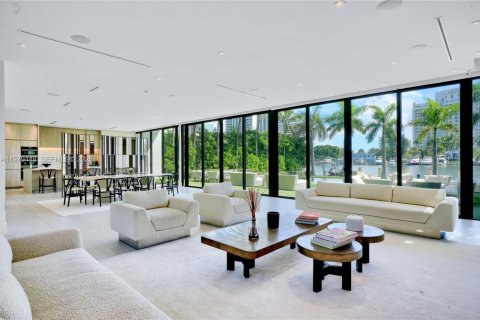 Casa en alquiler en Miami Beach, Florida, 5 dormitorios, 483.09 m2 № 2079379 - foto 21