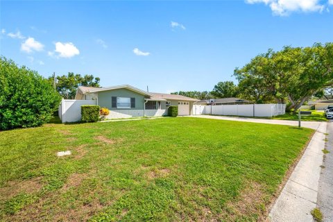 Villa ou maison à vendre à Largo, Floride: 3 chambres, 116.5 m2 № 1913463 - photo 2
