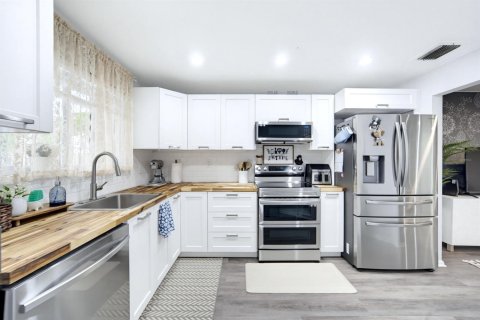Townhouse in Deerfield Beach, Florida 2 bedrooms, 120.77 sq.m. № 2399964 - photo 13