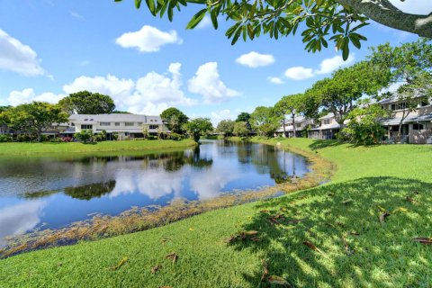 Townhouse in Deerfield Beach, Florida 2 bedrooms, 120.77 sq.m. № 2399964 - photo 18