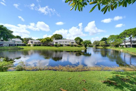 Townhouse in Deerfield Beach, Florida 2 bedrooms, 120.77 sq.m. № 2399964 - photo 2