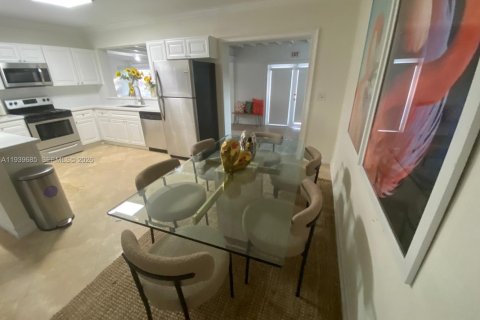 Casa en alquiler en Biscayne Park, Florida, 3 dormitorios № 1997154 - foto 6